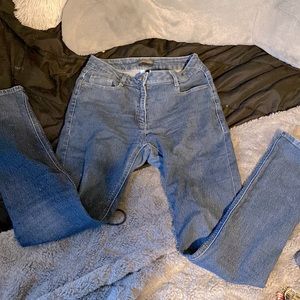 A straight leg jean size 6 from apparel collection